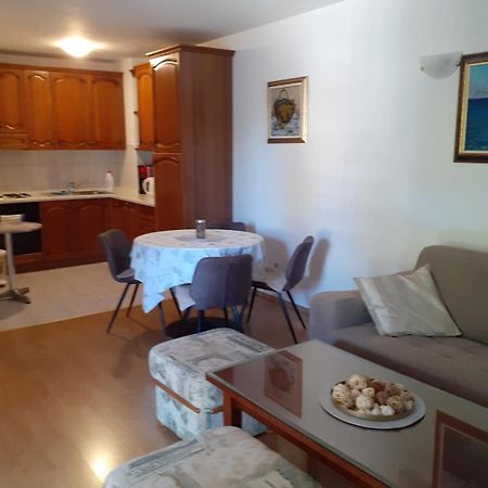 Apartman Mira Makarska Bagian luar foto