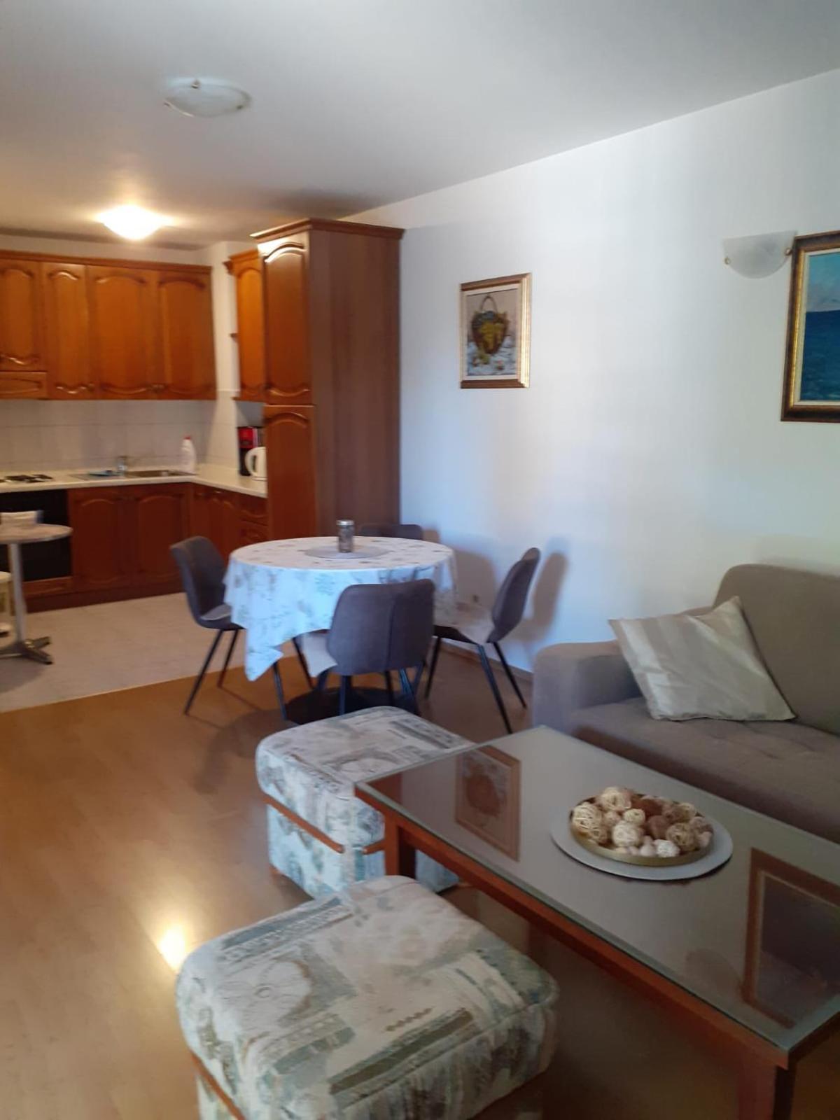 Apartman Mira Makarska Bagian luar foto