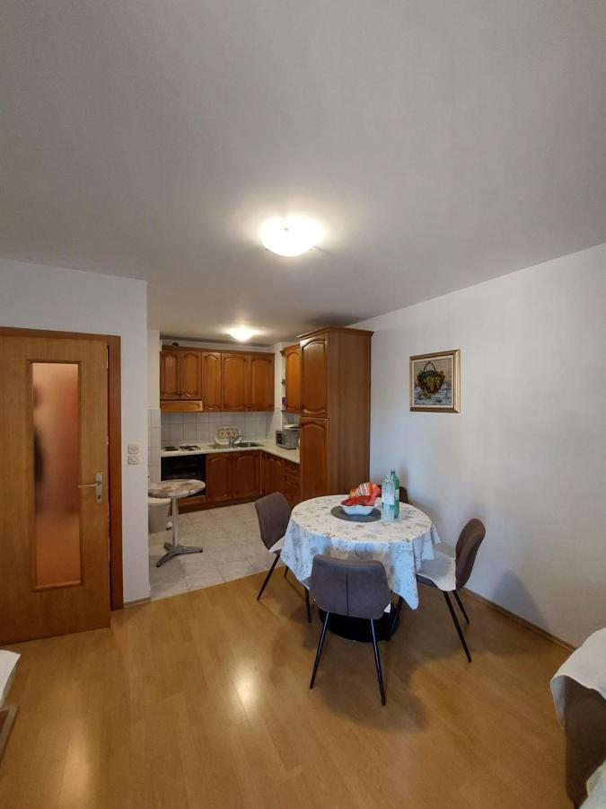 Apartman Mira Makarska Bagian luar foto