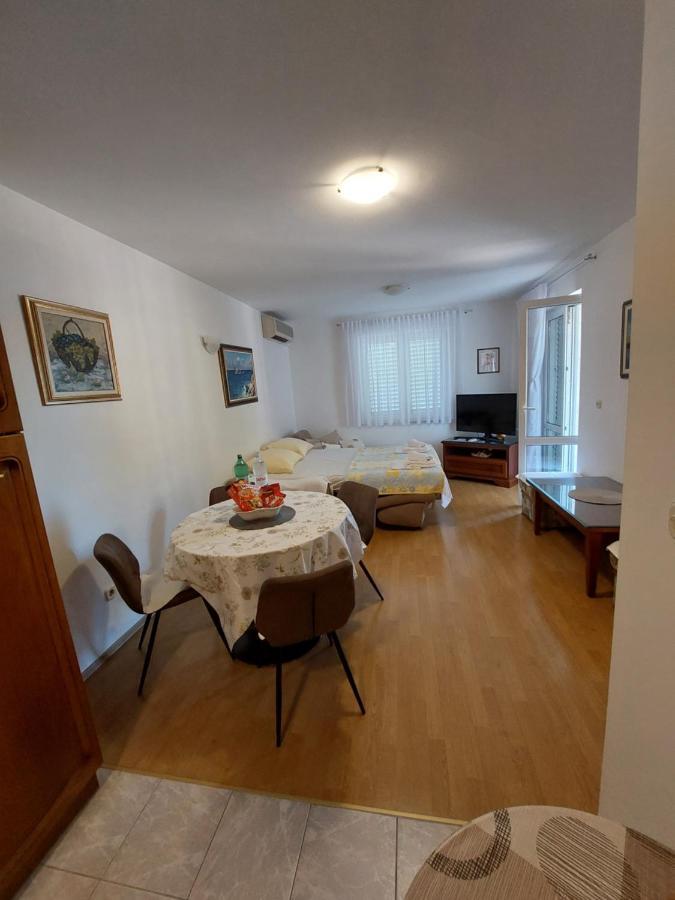 Apartman Mira Makarska Bagian luar foto